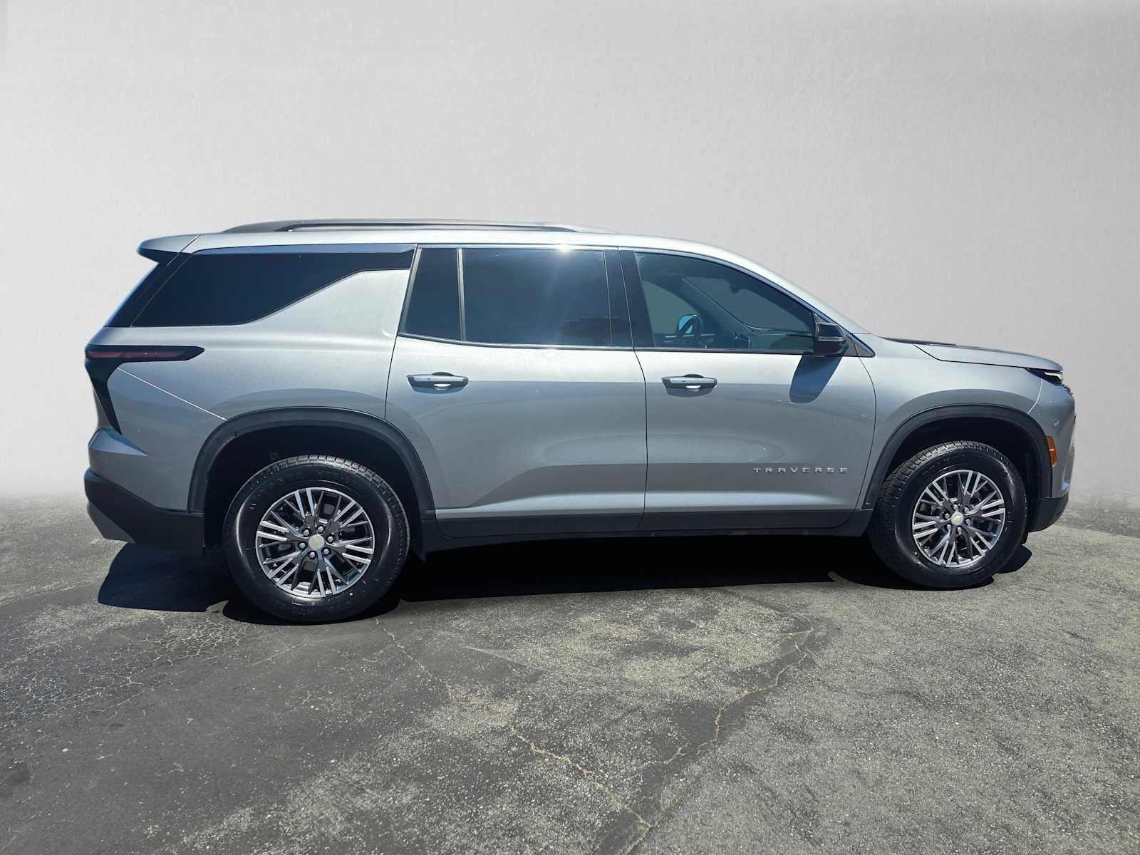 2025 Chevrolet Traverse FWD LT