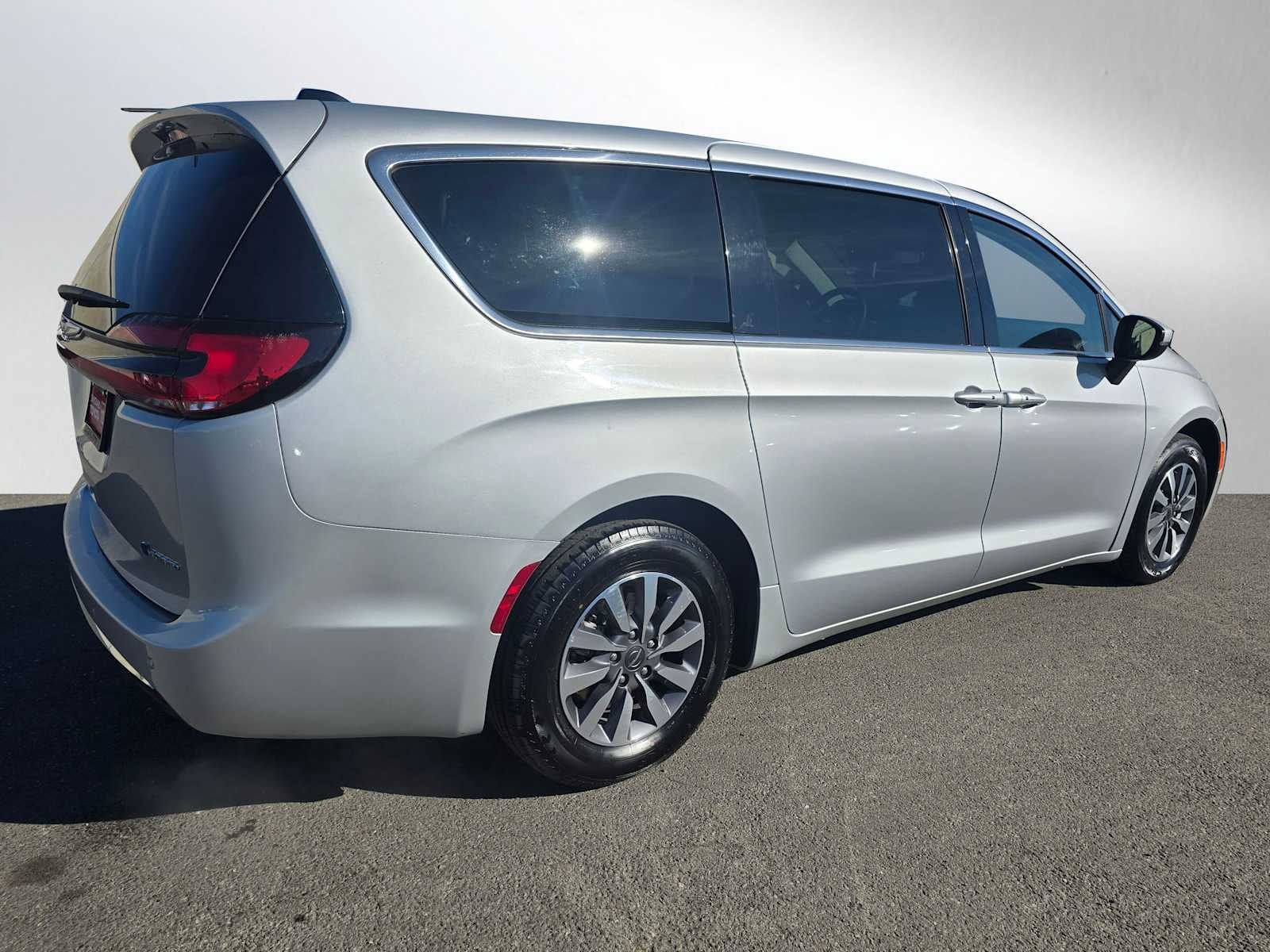 2023 Chrysler Pacifica Hybrid Touring L