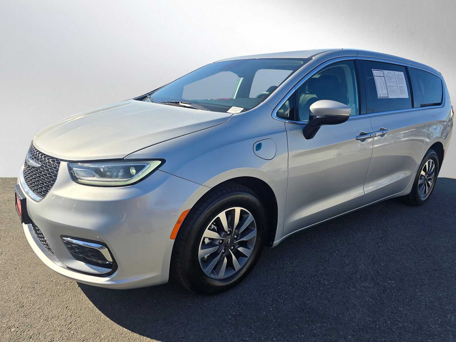 2023 Chrysler Pacifica Hybrid Touring L