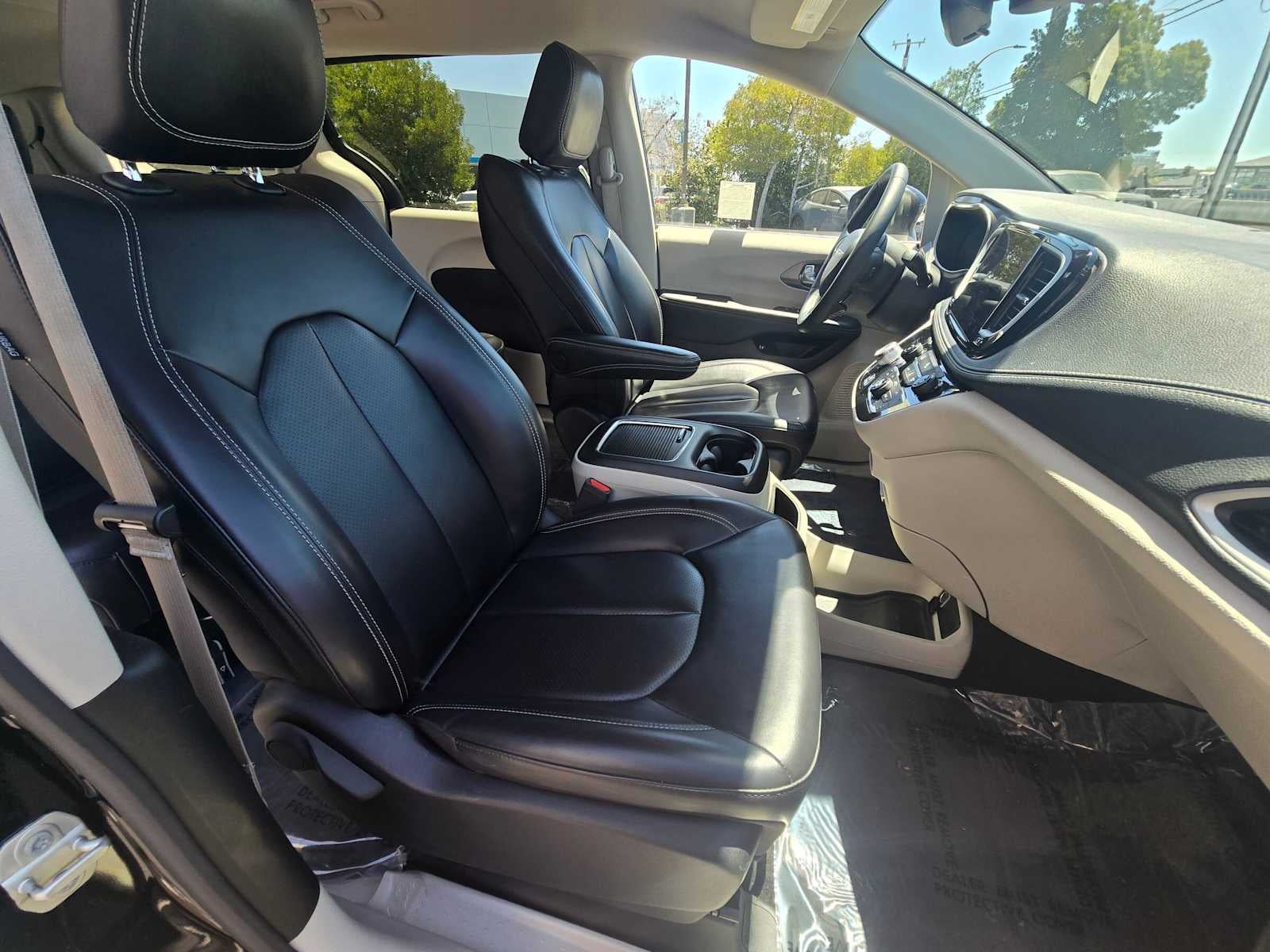 2023 Chrysler Pacifica Hybrid Touring L