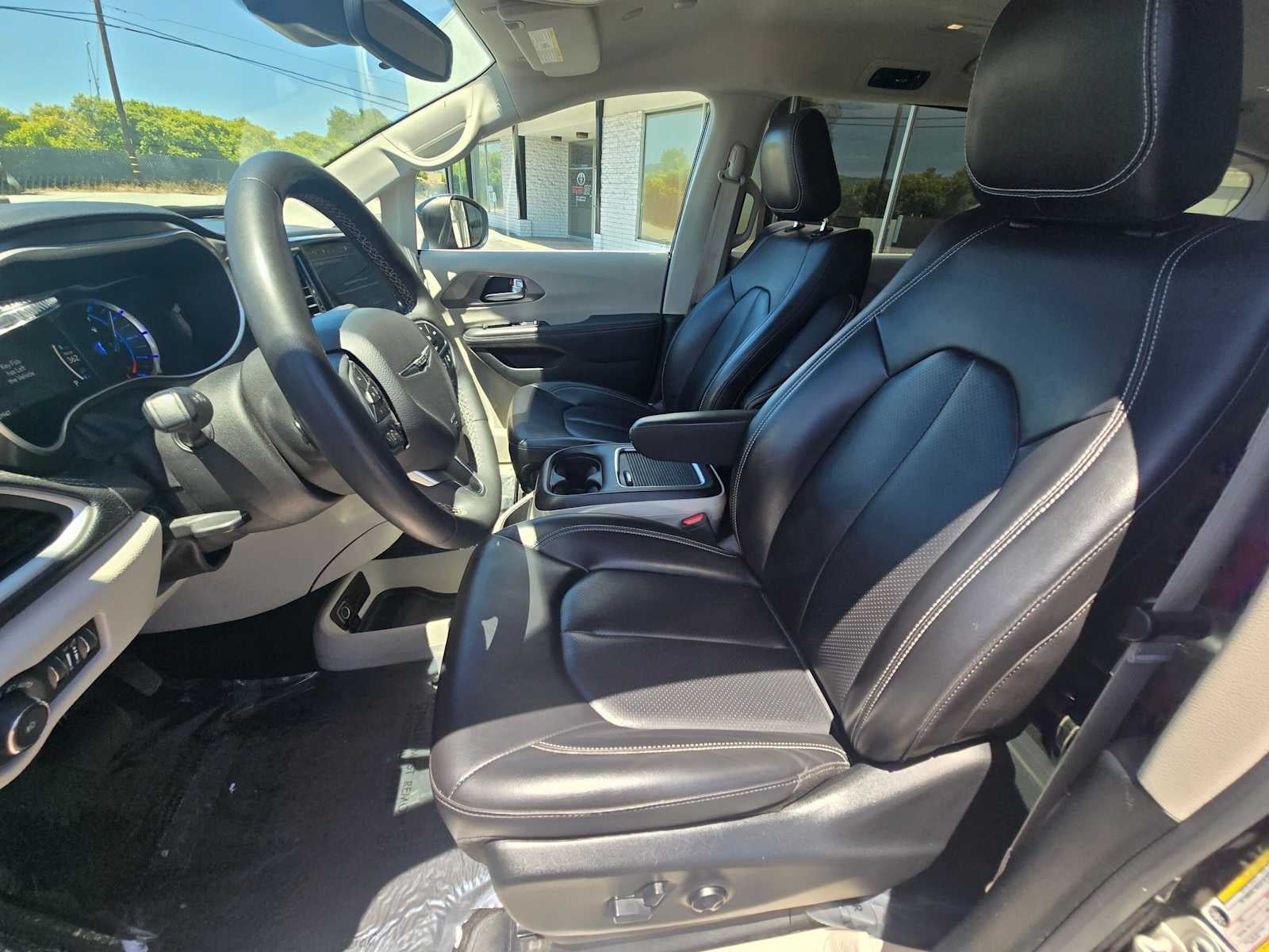 2023 Chrysler Pacifica Hybrid Touring L