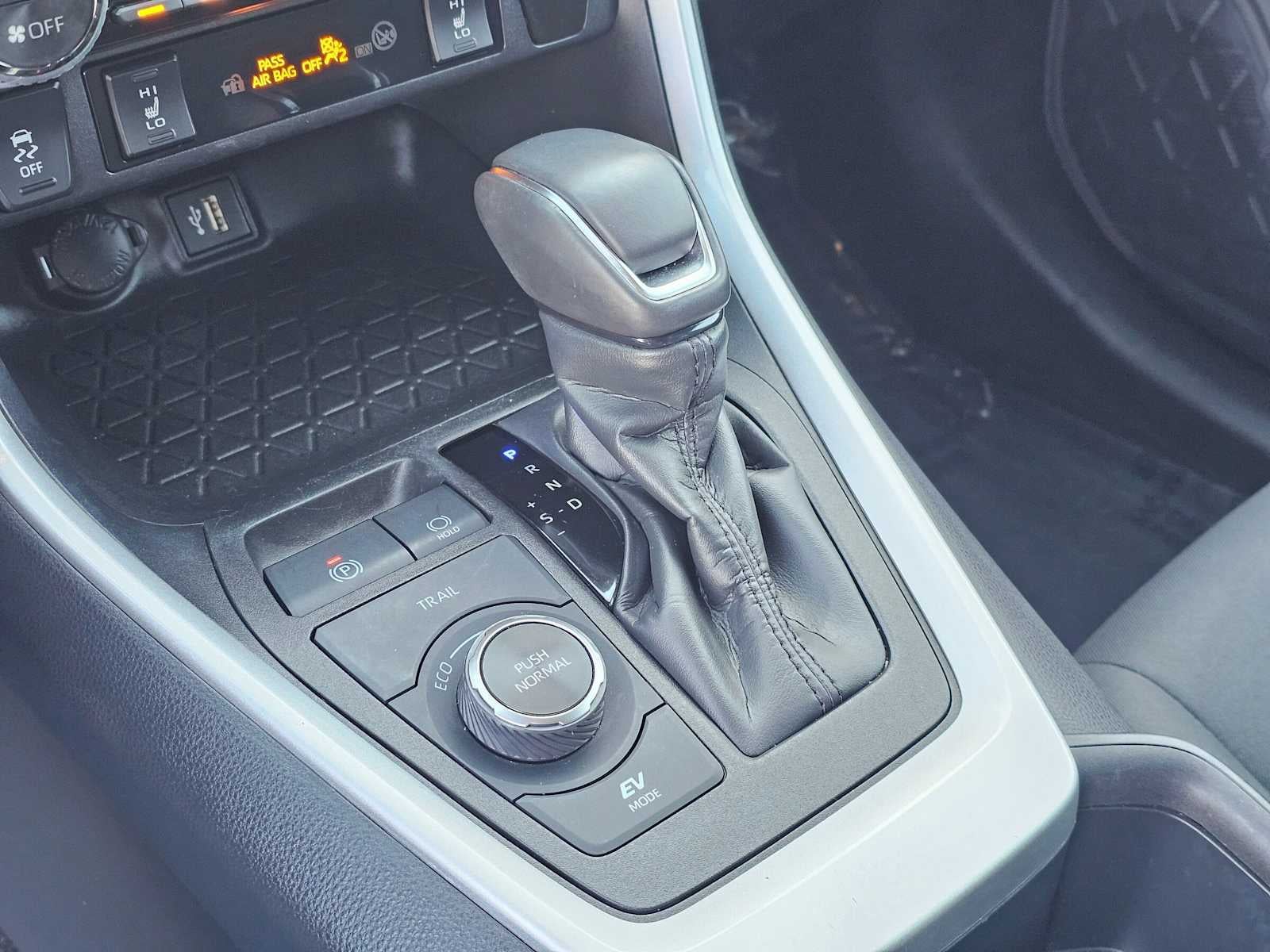 2023 Toyota RAV4 Hybrid SE