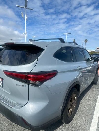 2022 Toyota Highlander Hybrid Bronze Edition