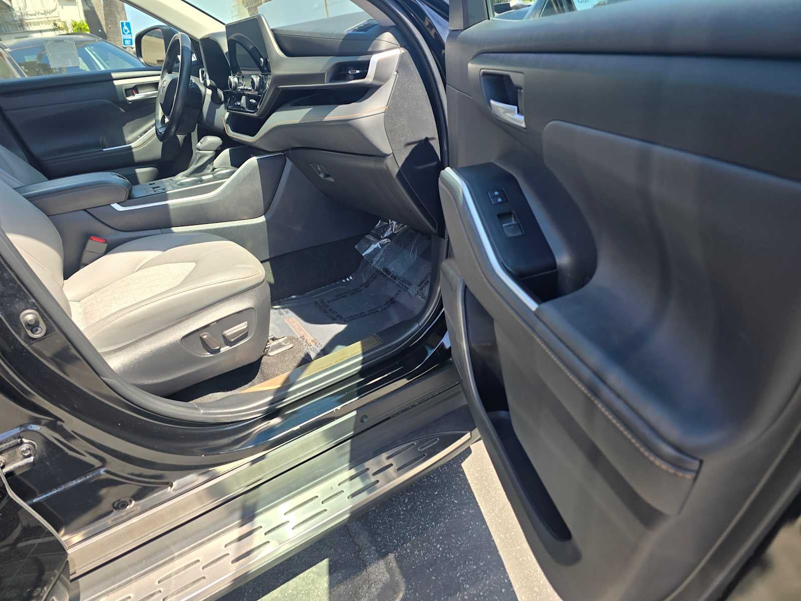 2023 Toyota Highlander Hybrid Bronze Edition