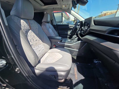 2023 Toyota Highlander Hybrid Bronze Edition