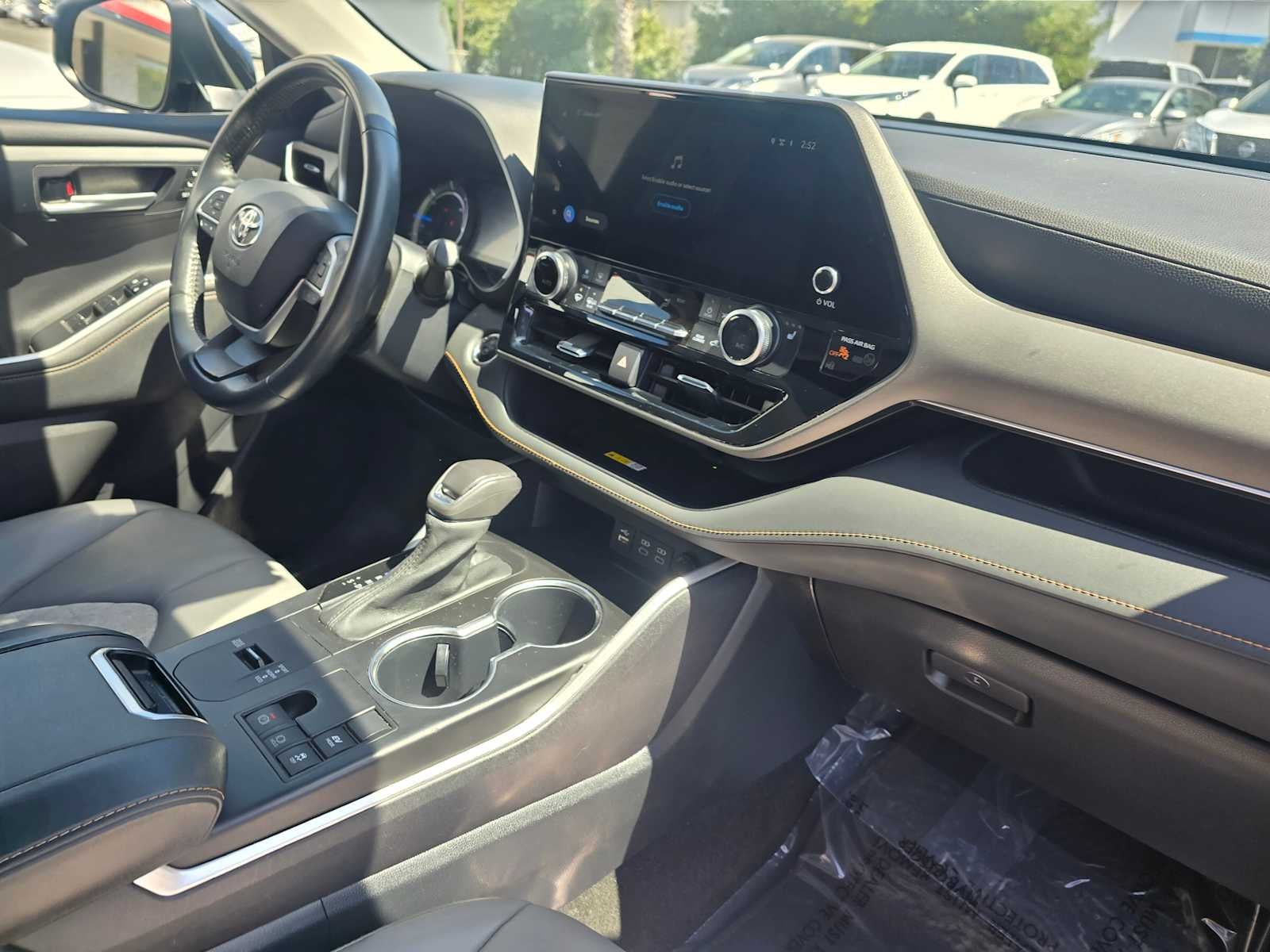 2023 Toyota Highlander Hybrid Bronze Edition