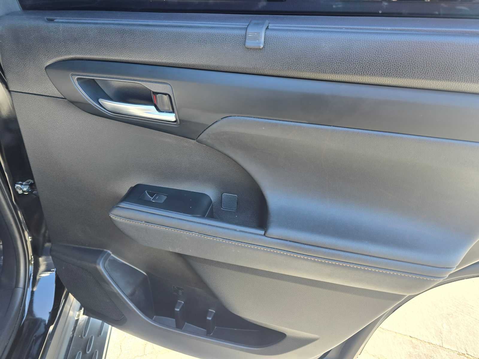 2023 Toyota Highlander Hybrid Bronze Edition