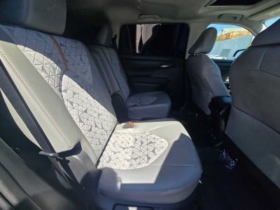 2023 Toyota Highlander Hybrid Bronze Edition