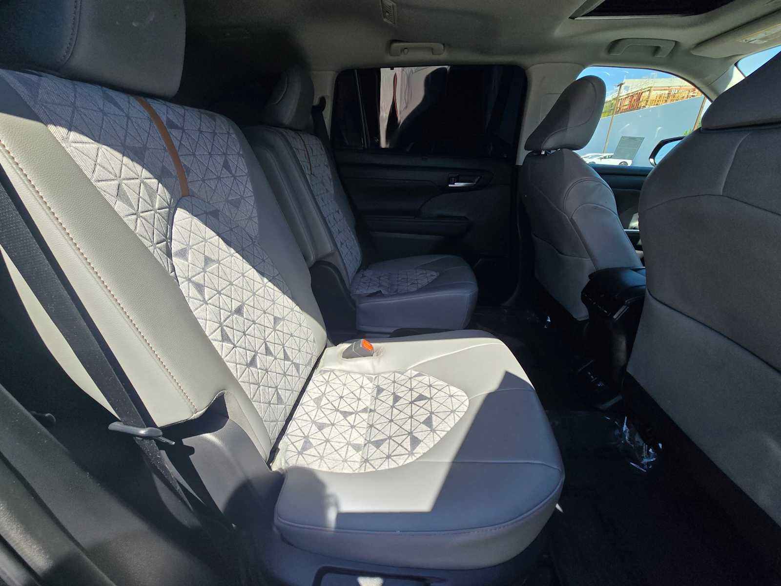 2023 Toyota Highlander Hybrid Bronze Edition