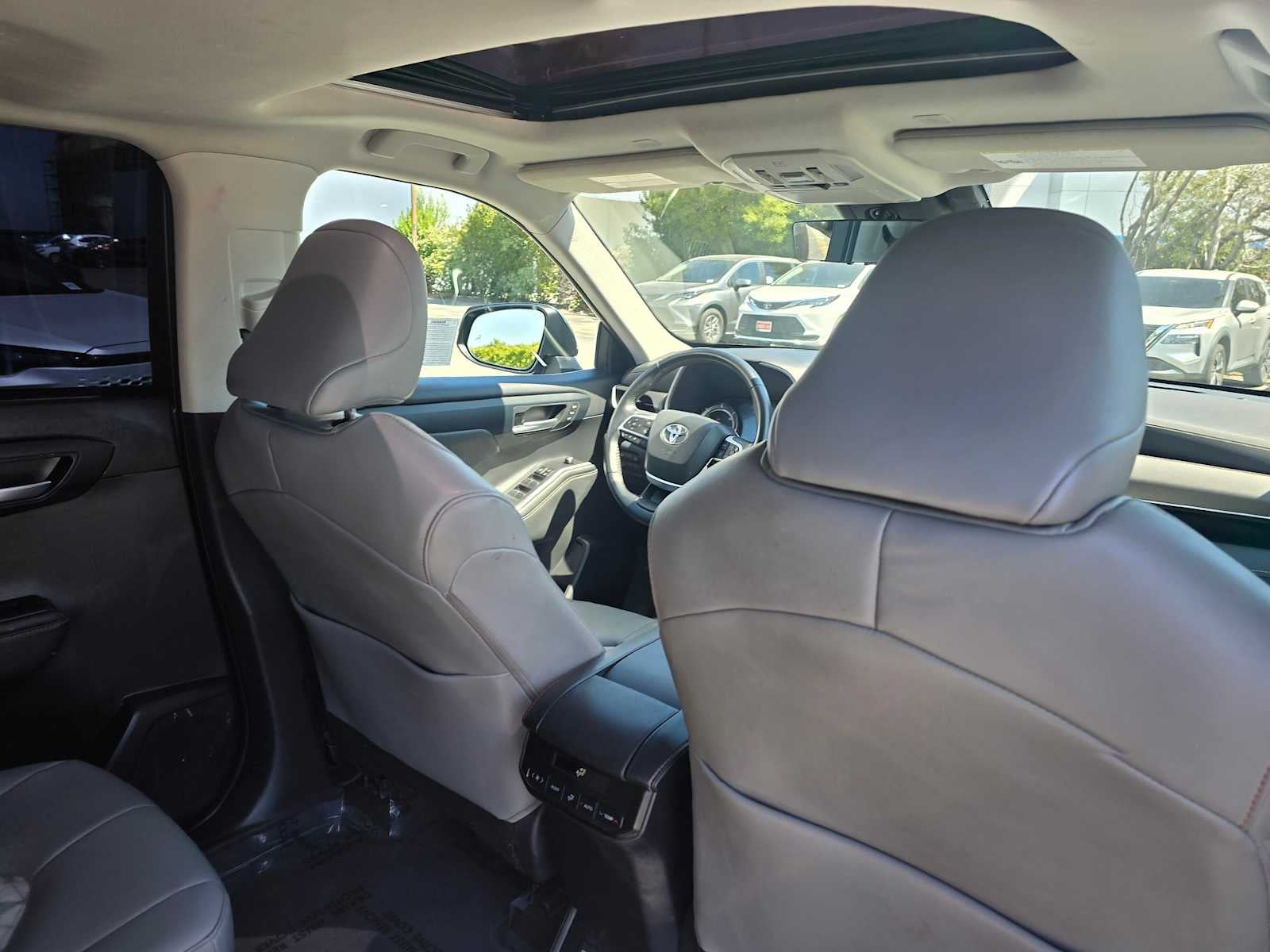 2023 Toyota Highlander Hybrid Bronze Edition