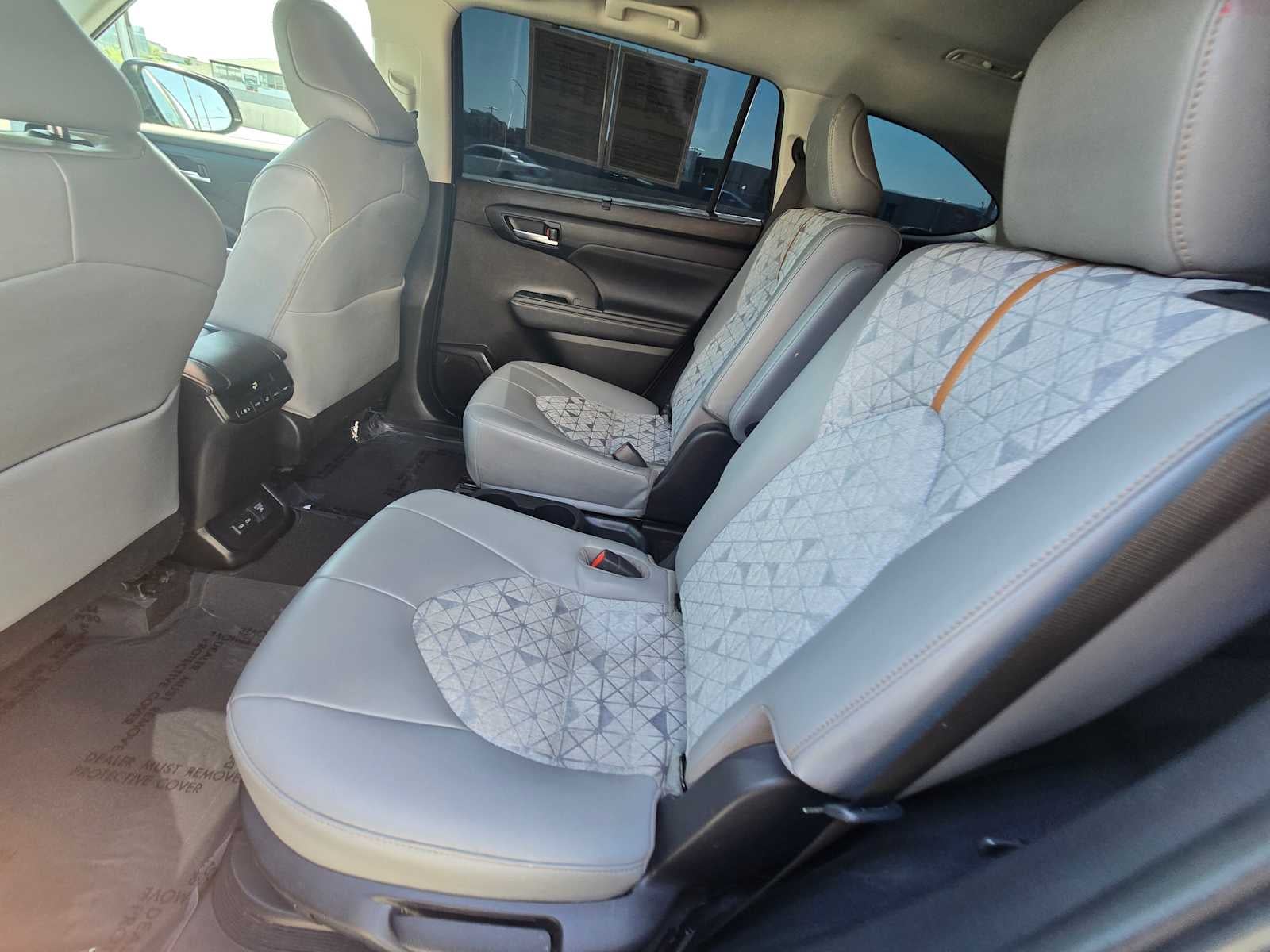 2023 Toyota Highlander Hybrid Bronze Edition