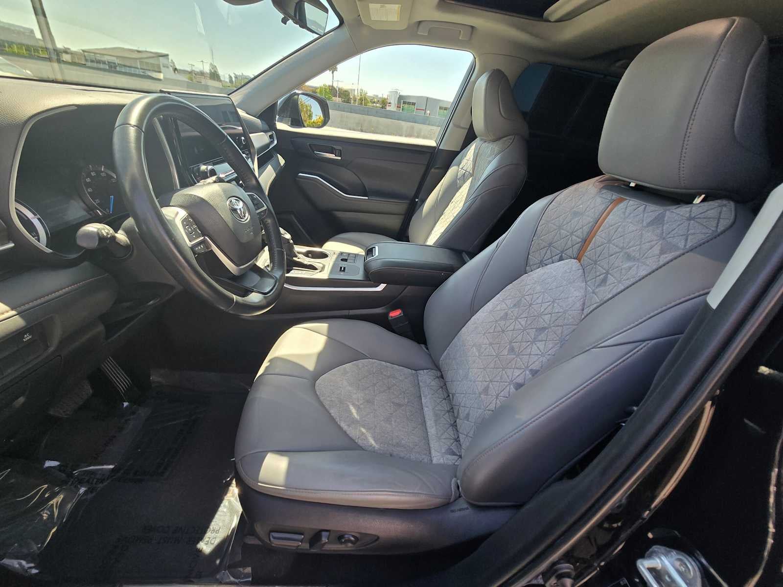 2023 Toyota Highlander Hybrid Bronze Edition