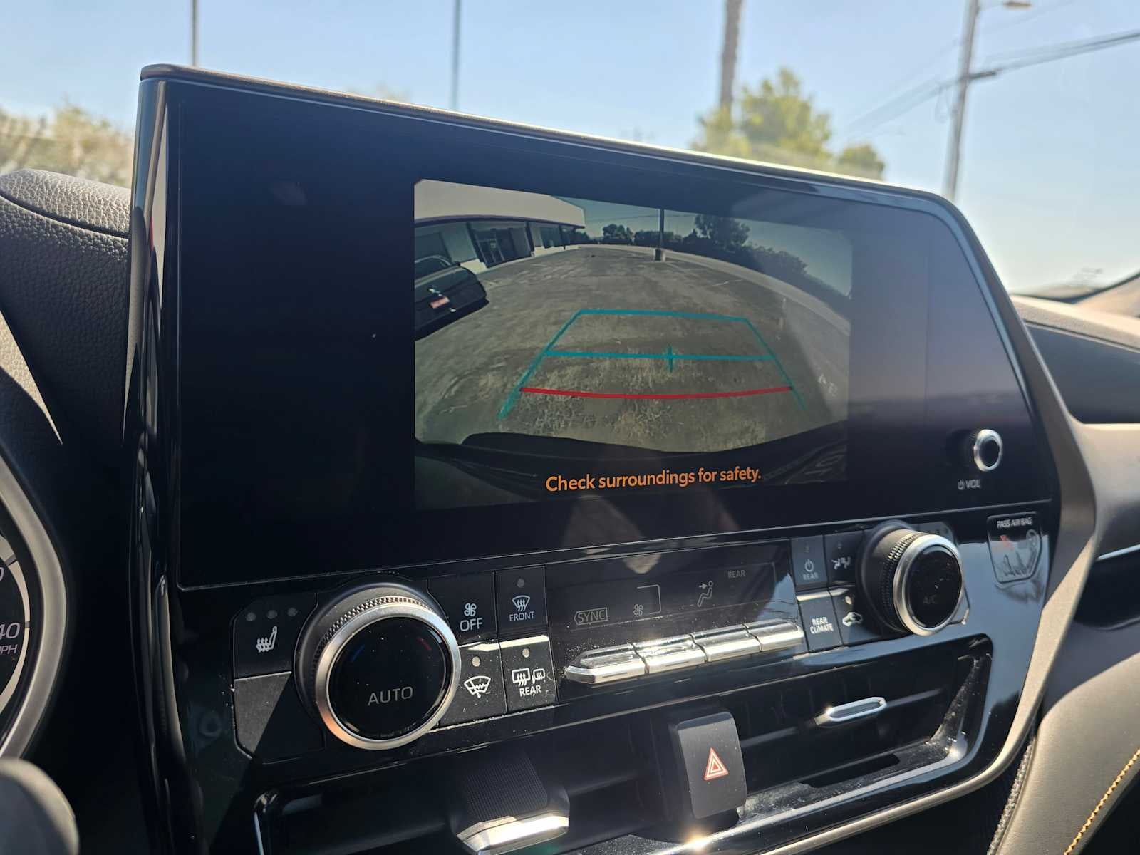 2023 Toyota Highlander Hybrid Bronze Edition