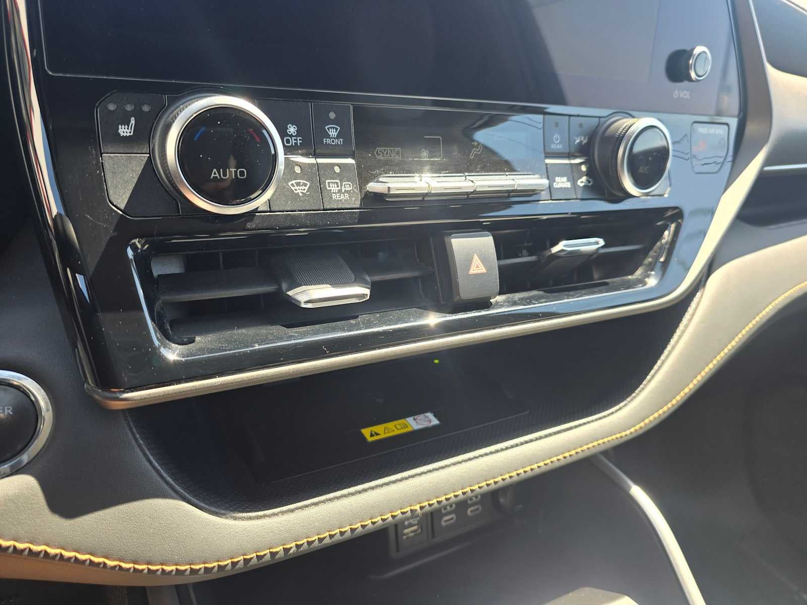 2023 Toyota Highlander Hybrid Bronze Edition