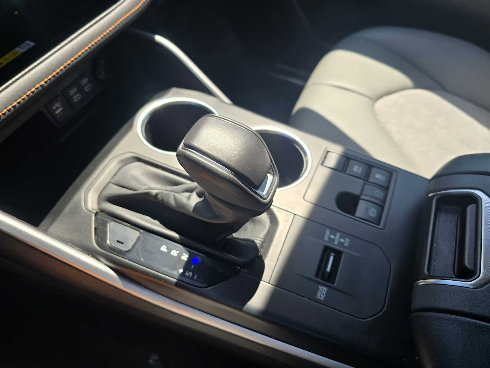 2023 Toyota Highlander Hybrid Bronze Edition