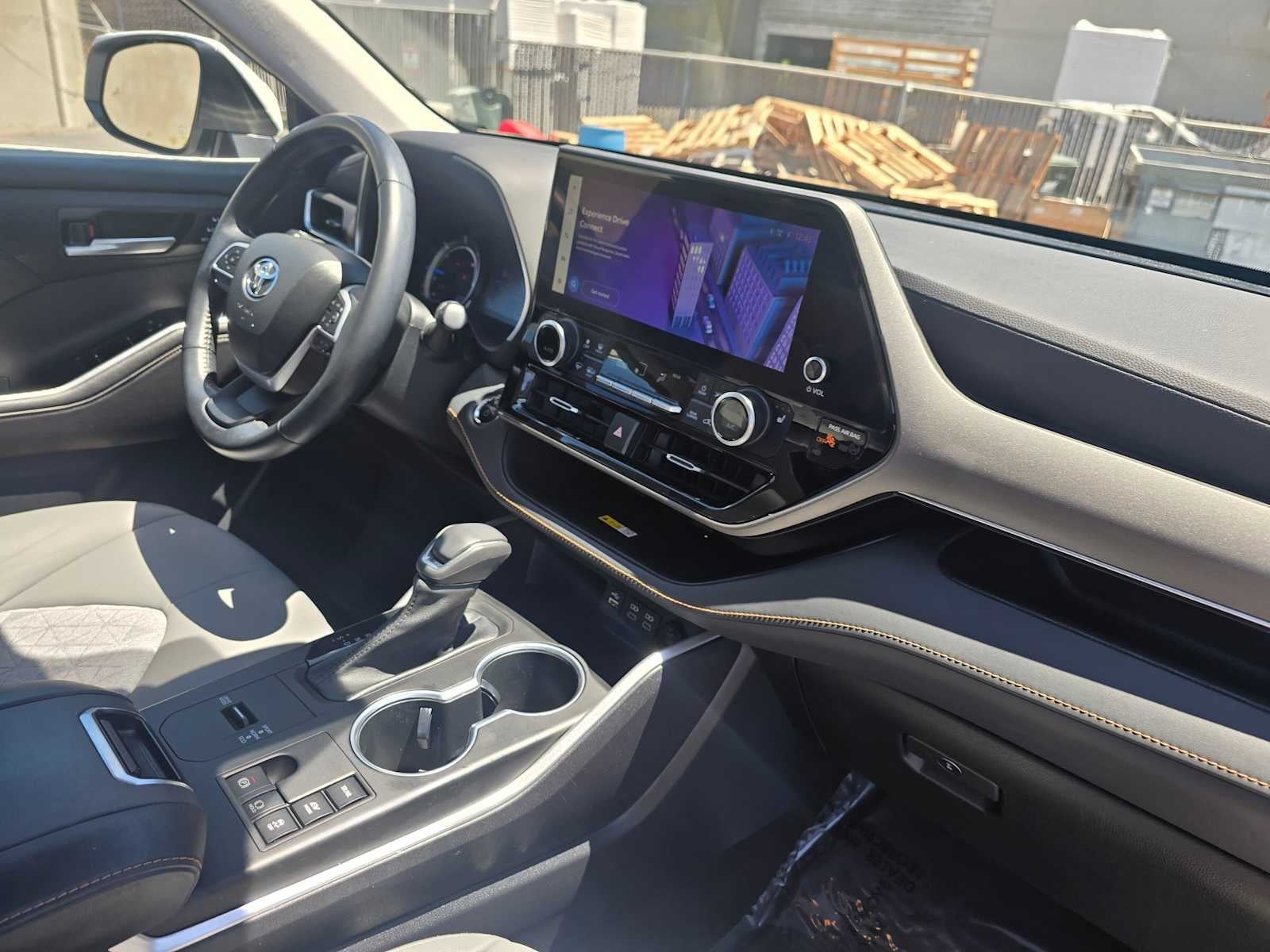 2023 Toyota Highlander Hybrid Bronze Edition