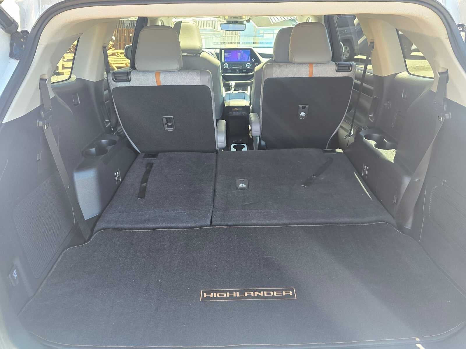 2023 Toyota Highlander Hybrid Bronze Edition