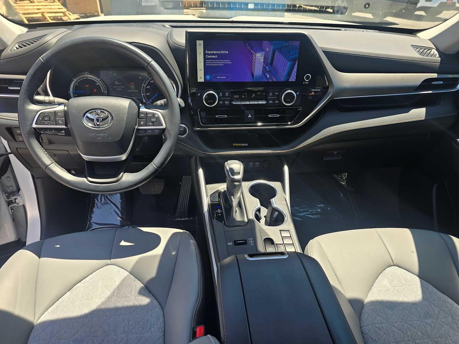 2023 Toyota Highlander Hybrid Bronze Edition