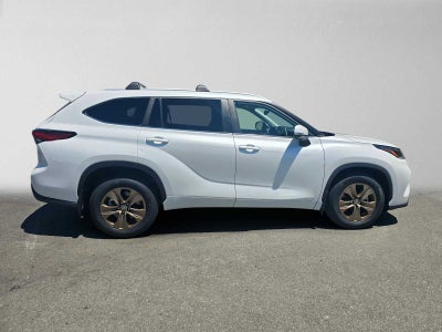 2023 Toyota Highlander Hybrid Bronze Edition