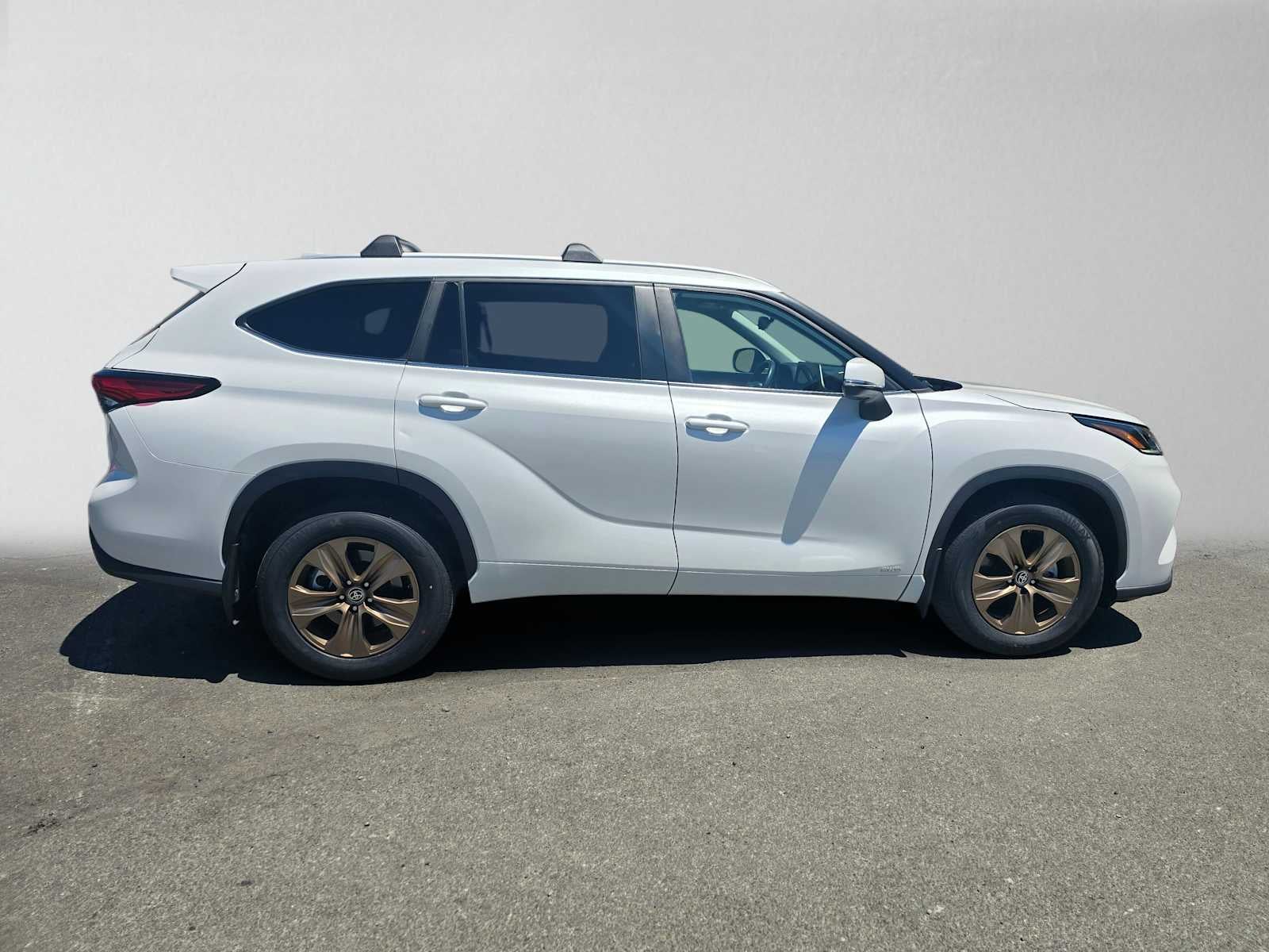 2023 Toyota Highlander Hybrid Bronze Edition
