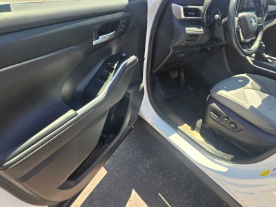 2023 Toyota Highlander Hybrid Bronze Edition