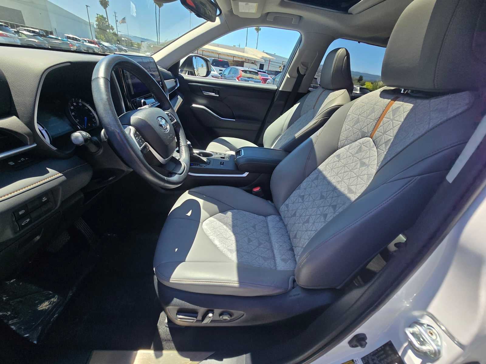 2023 Toyota Highlander Hybrid Bronze Edition