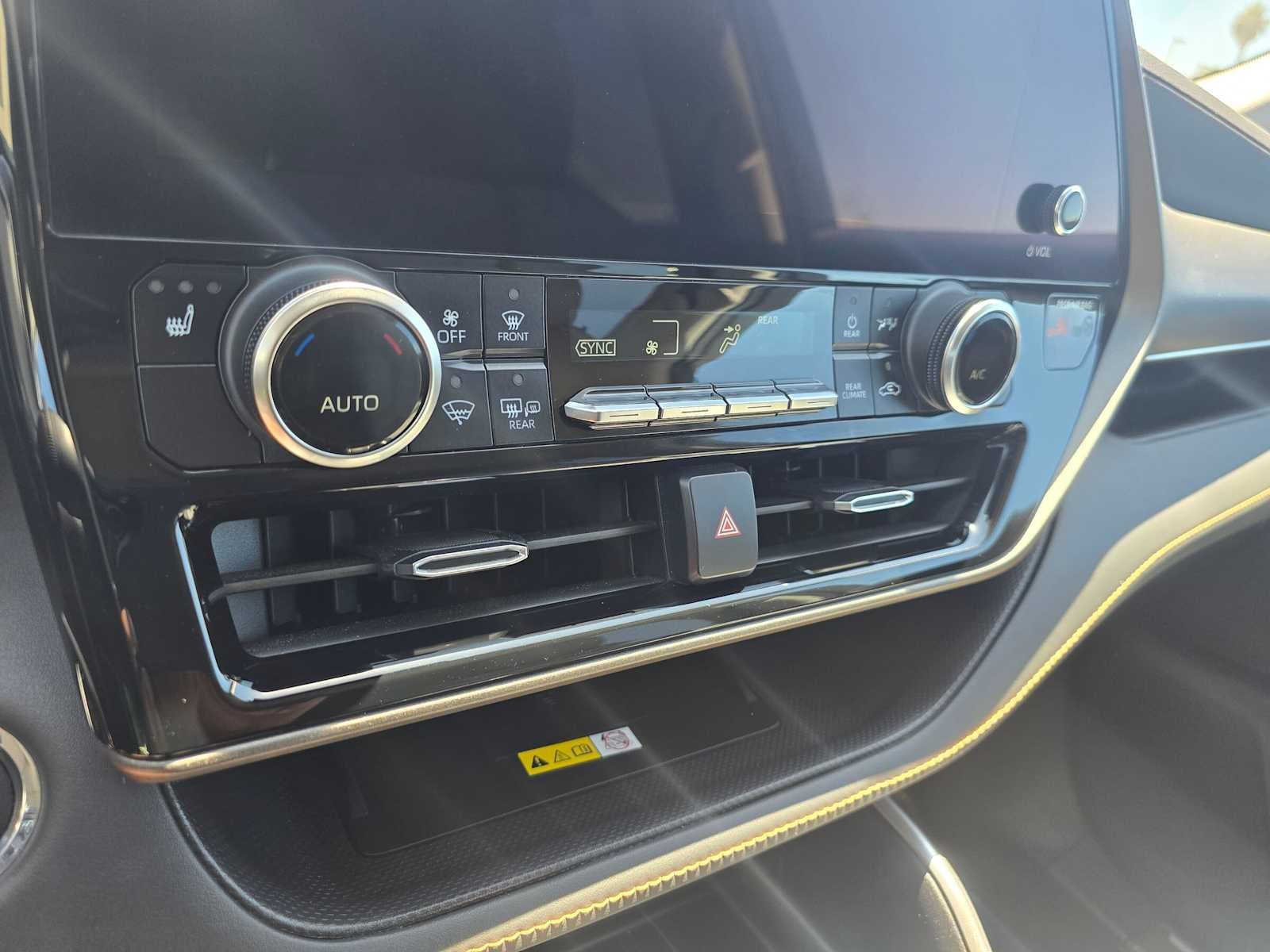 2023 Toyota Highlander Hybrid Bronze Edition