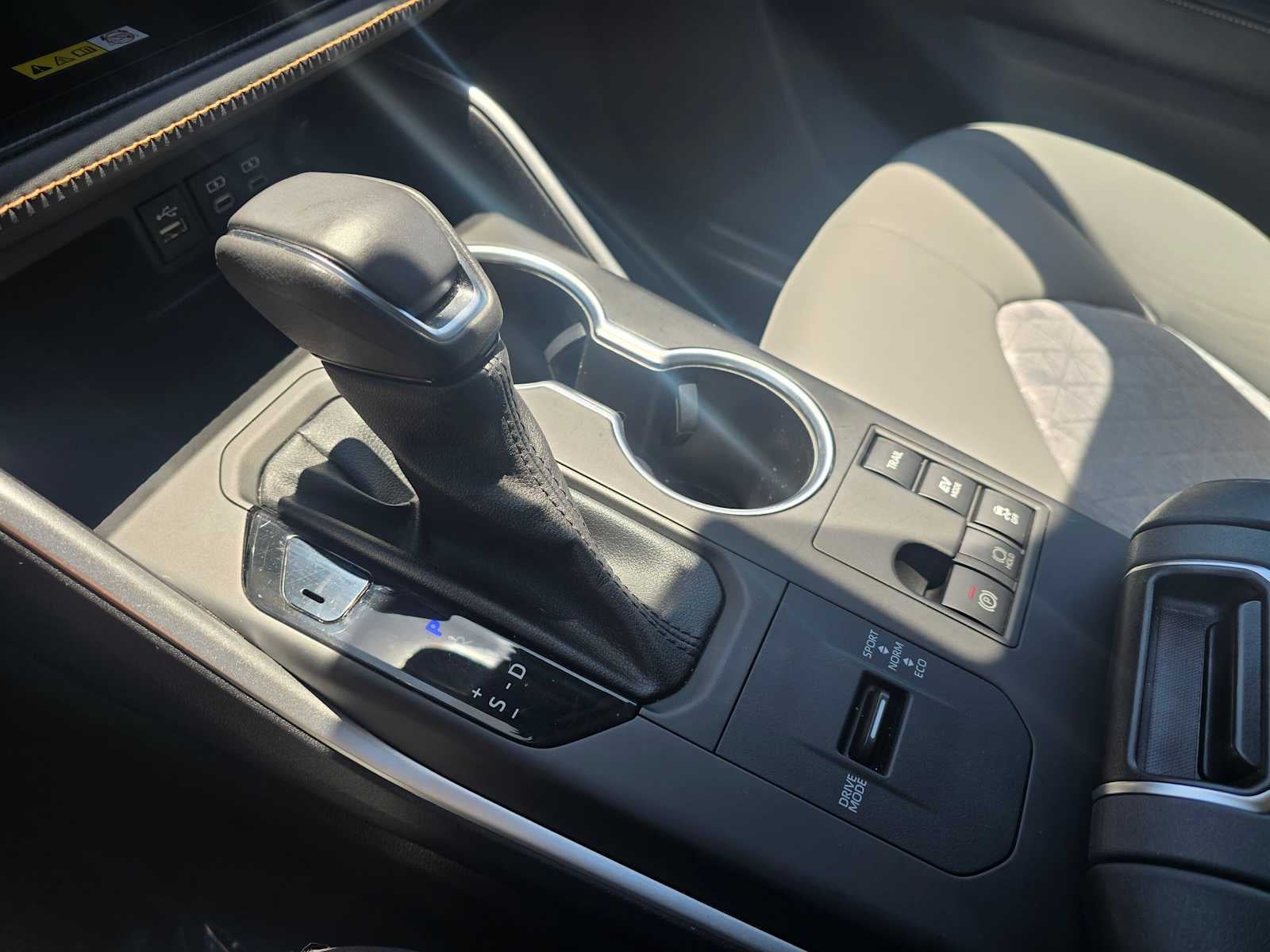 2023 Toyota Highlander Hybrid Bronze Edition