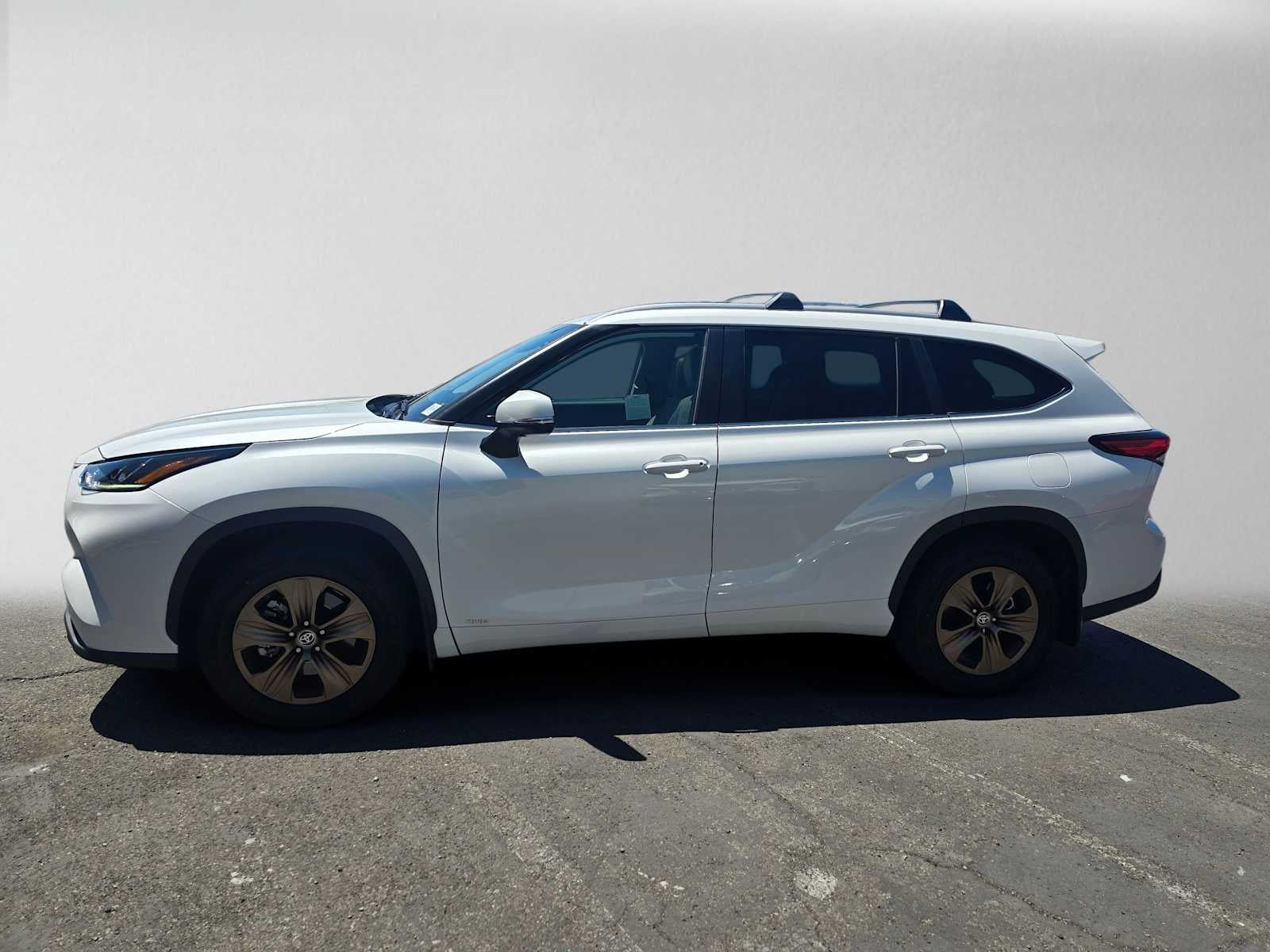 2023 Toyota Highlander Hybrid Bronze Edition