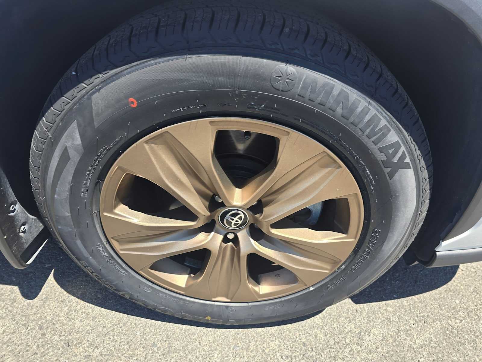 2023 Toyota Highlander Hybrid Bronze Edition