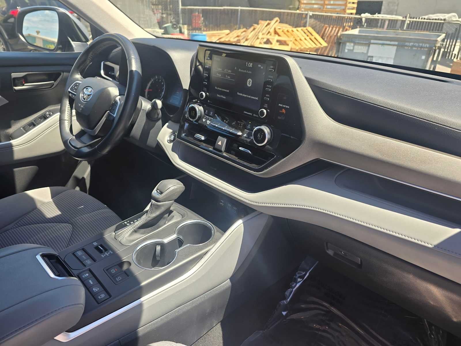 2022 Toyota Highlander LE