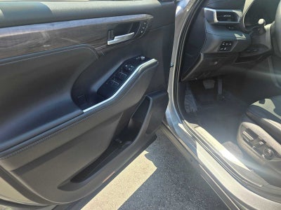 2026 Toyota Highlander Hybrid Platinum
