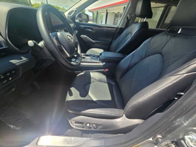 2026 Toyota Highlander Hybrid Platinum