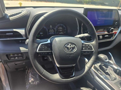 2026 Toyota Highlander Hybrid Platinum