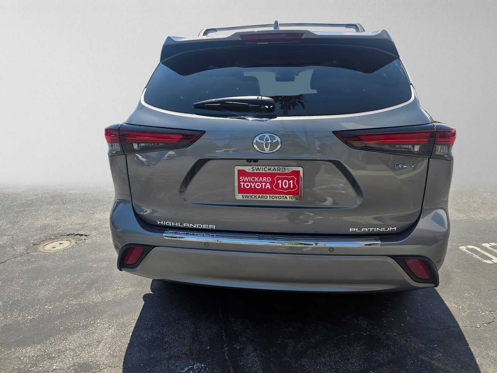 2026 Toyota Highlander Hybrid Platinum