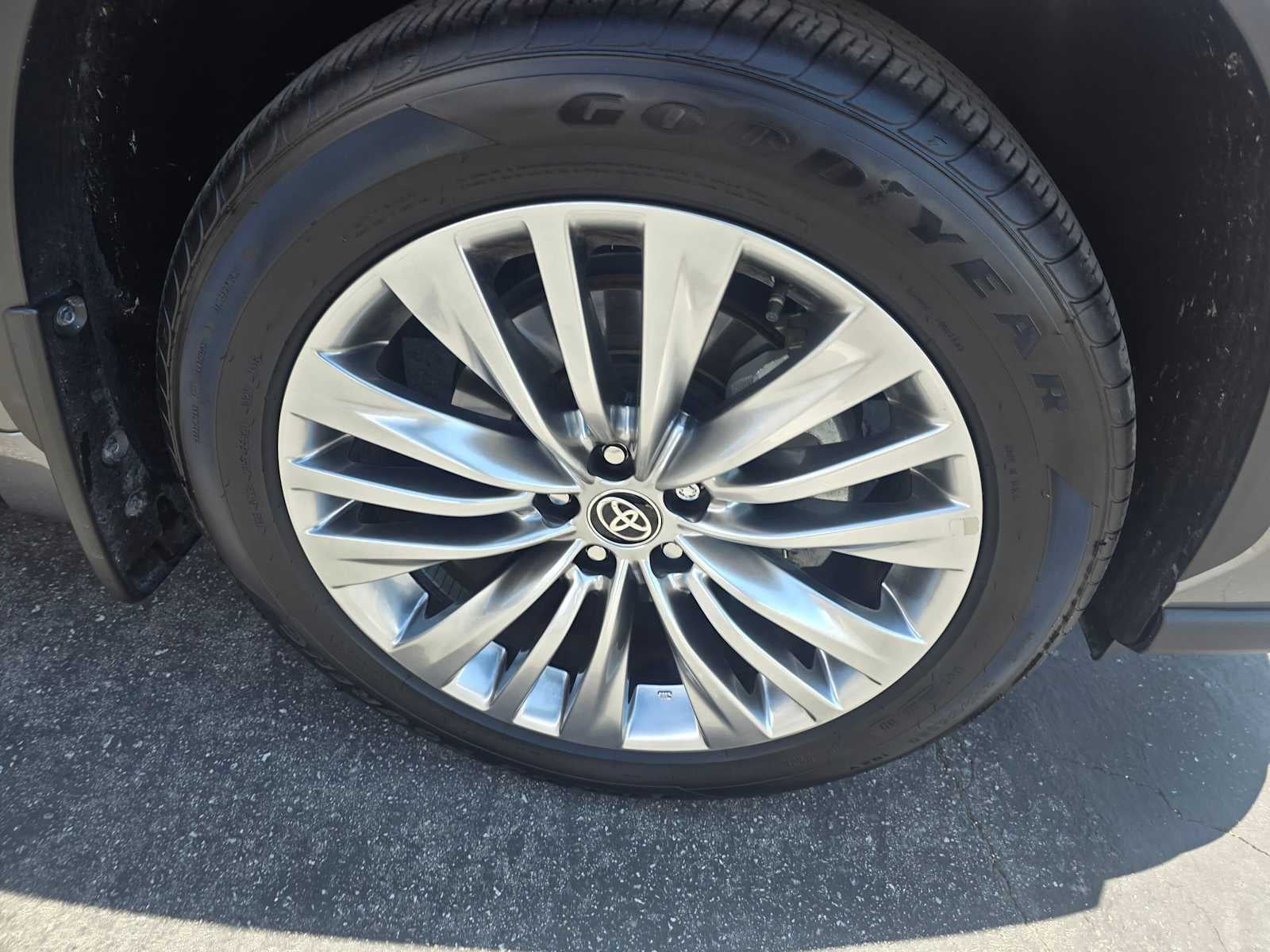 2026 Toyota Highlander Hybrid Platinum