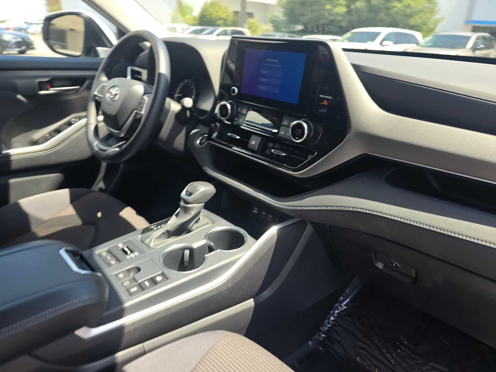 2025 Toyota Highlander LE