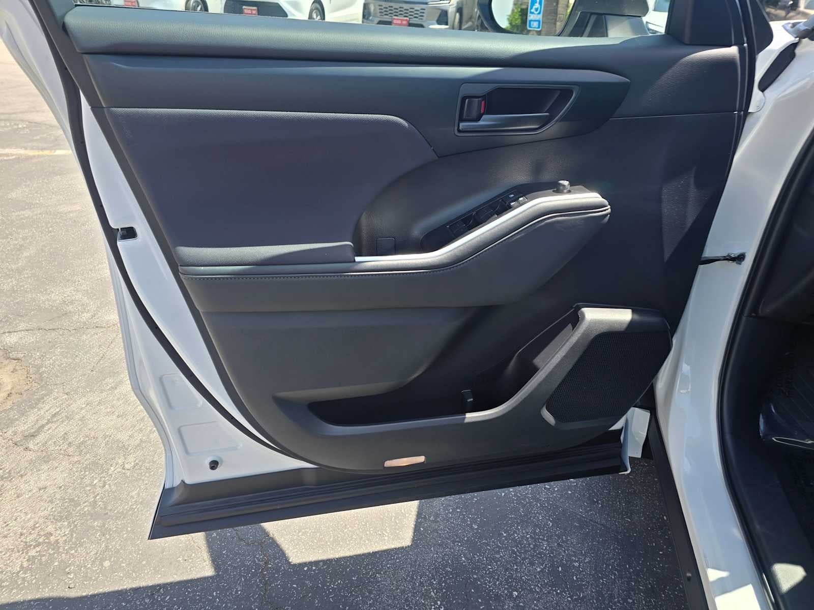 2025 Toyota Highlander LE