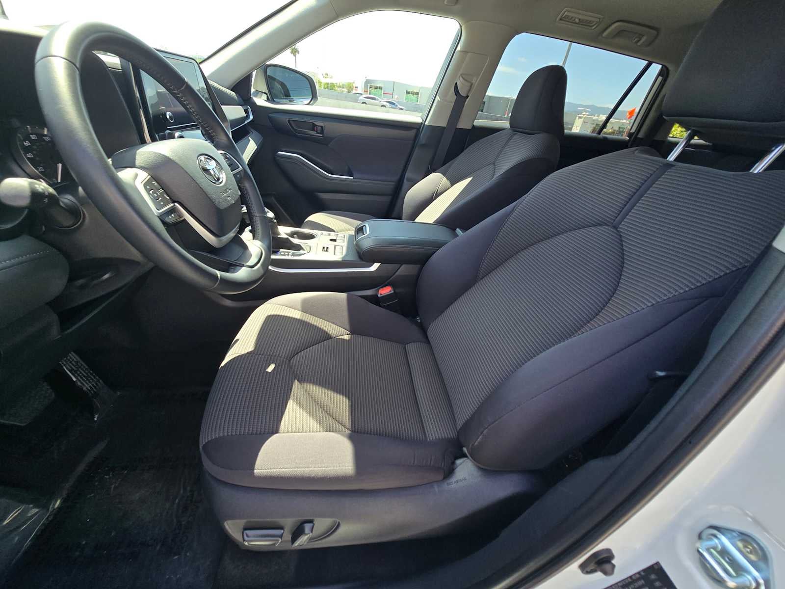 2025 Toyota Highlander LE