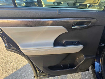 2023 Toyota Highlander Platinum