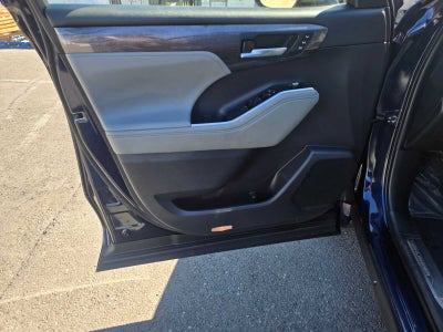 2023 Toyota Highlander Platinum