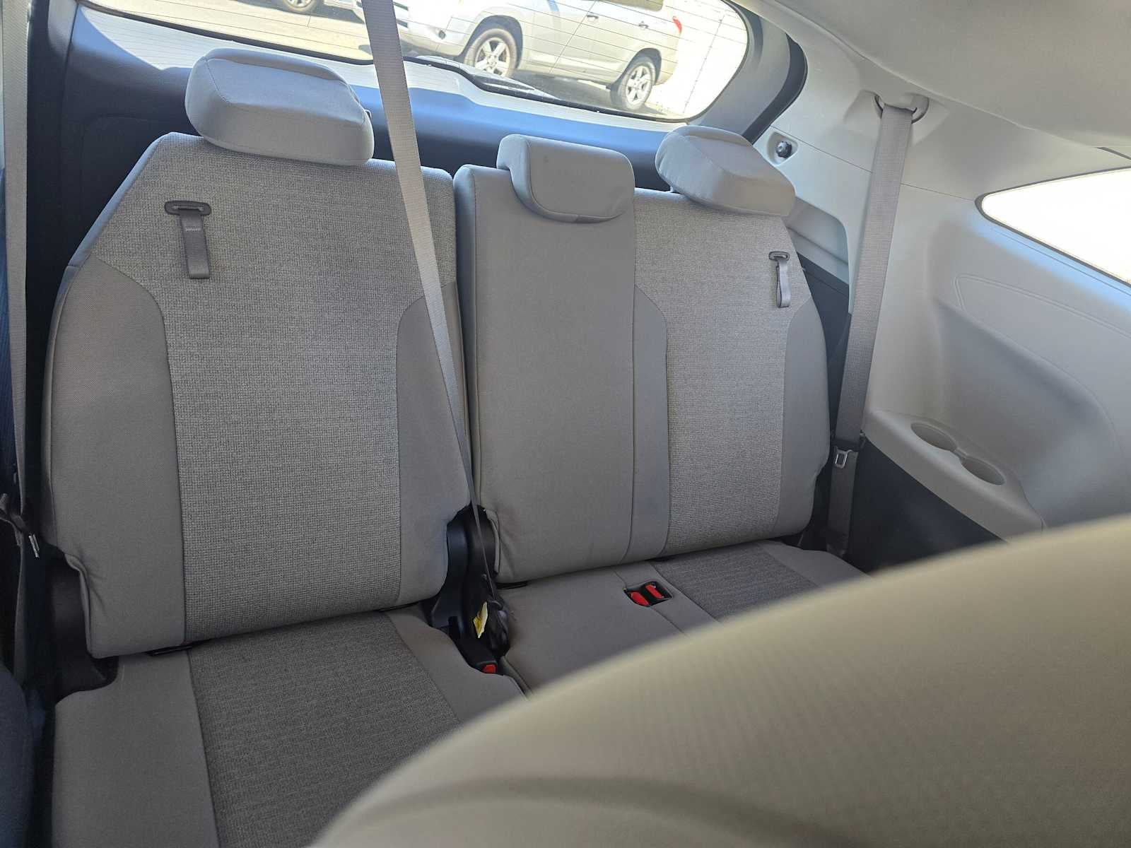 2024 Toyota Sienna LE - Photo 15