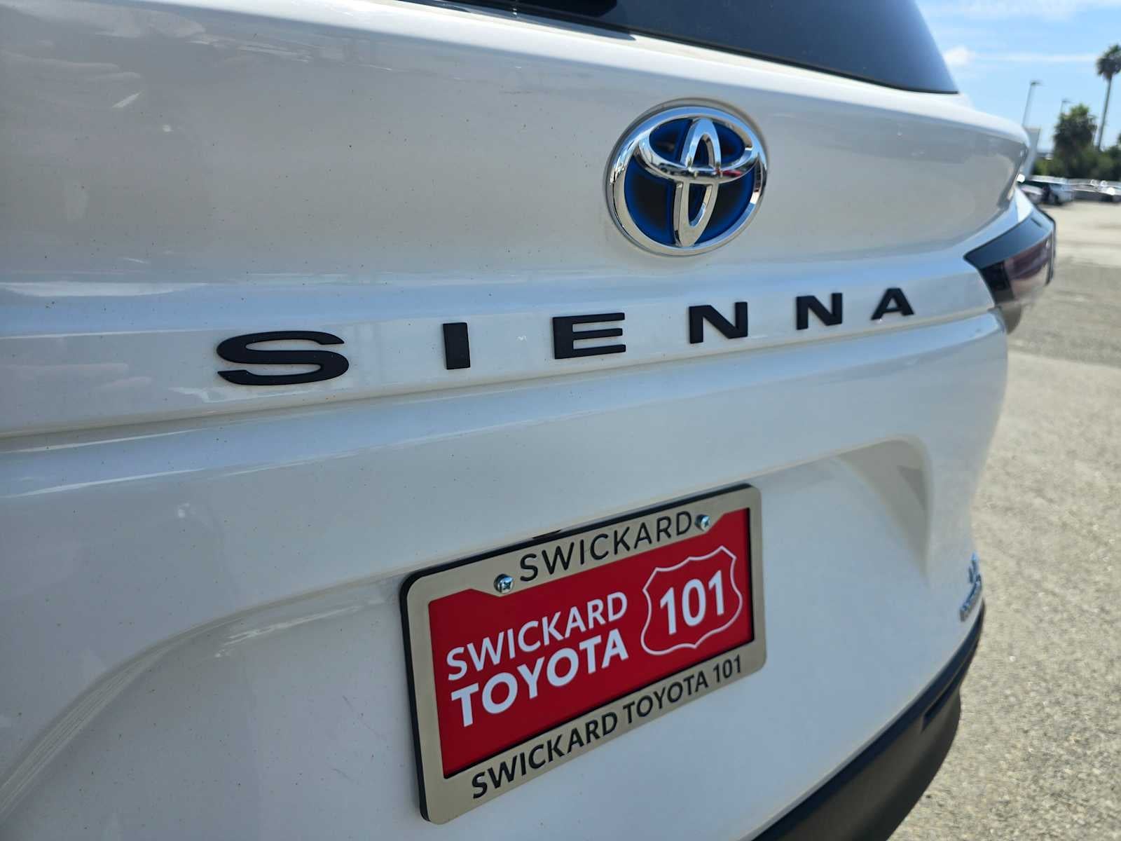 2024 Toyota Sienna LE - Photo 16
