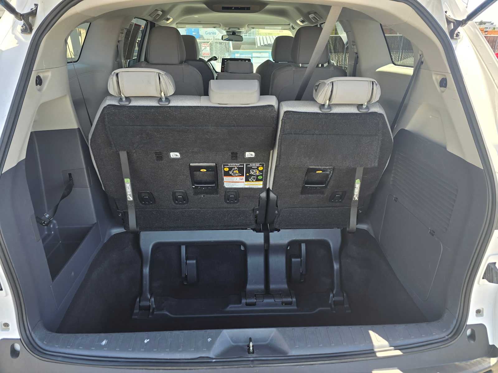 2024 Toyota Sienna LE - Photo 17