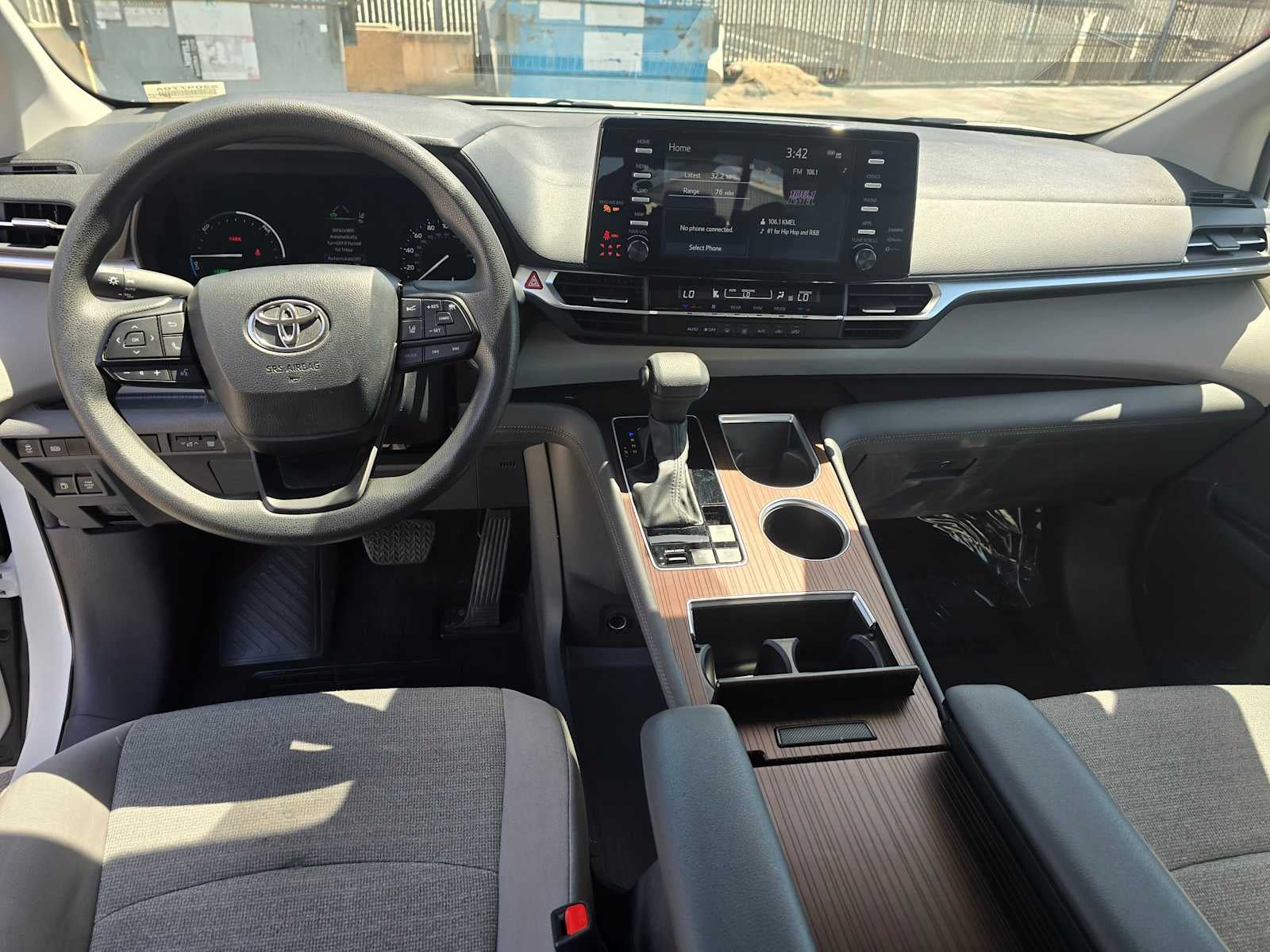 2024 Toyota Sienna LE - Photo 20