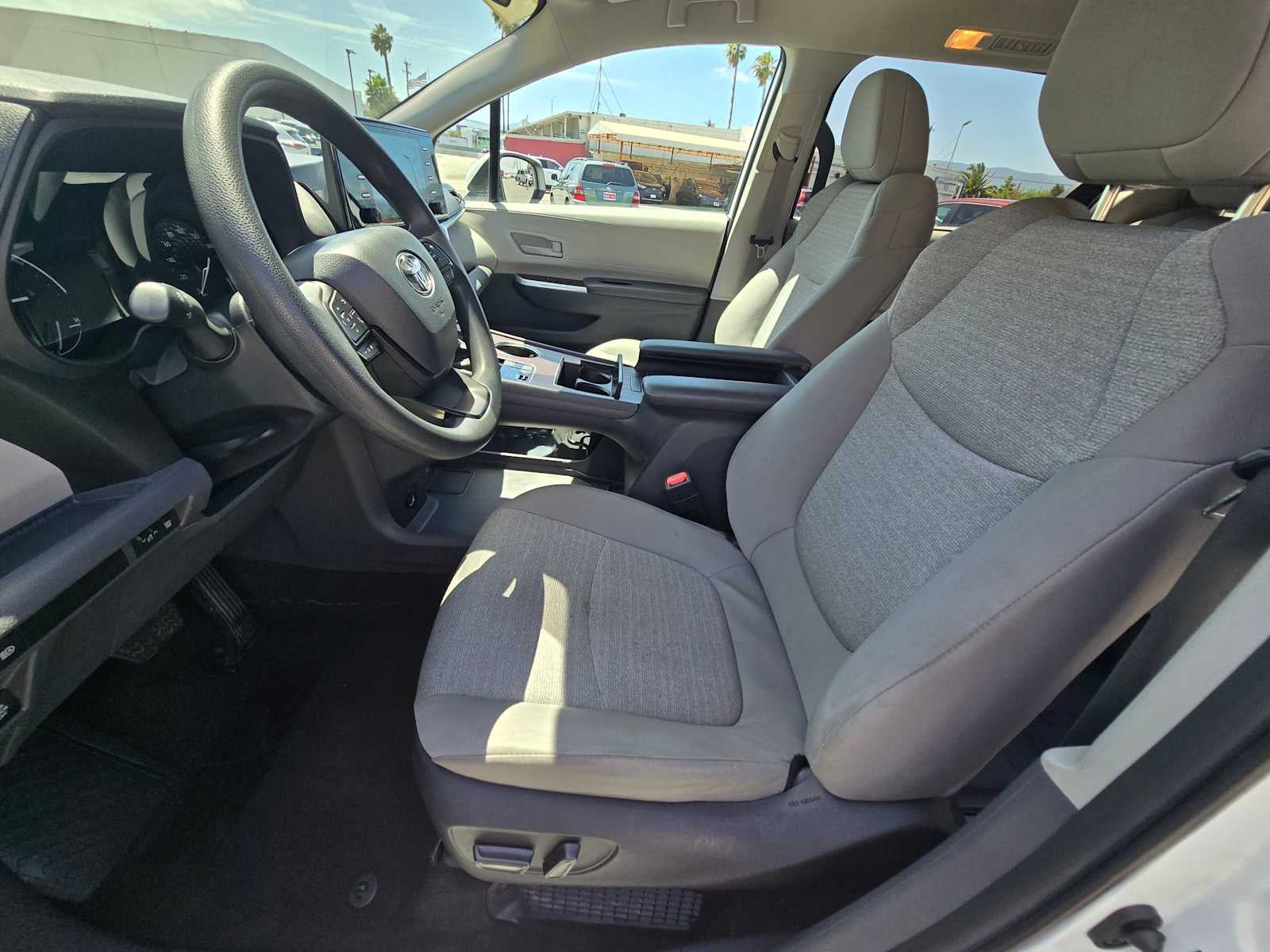 2024 Toyota Sienna LE - Photo 22