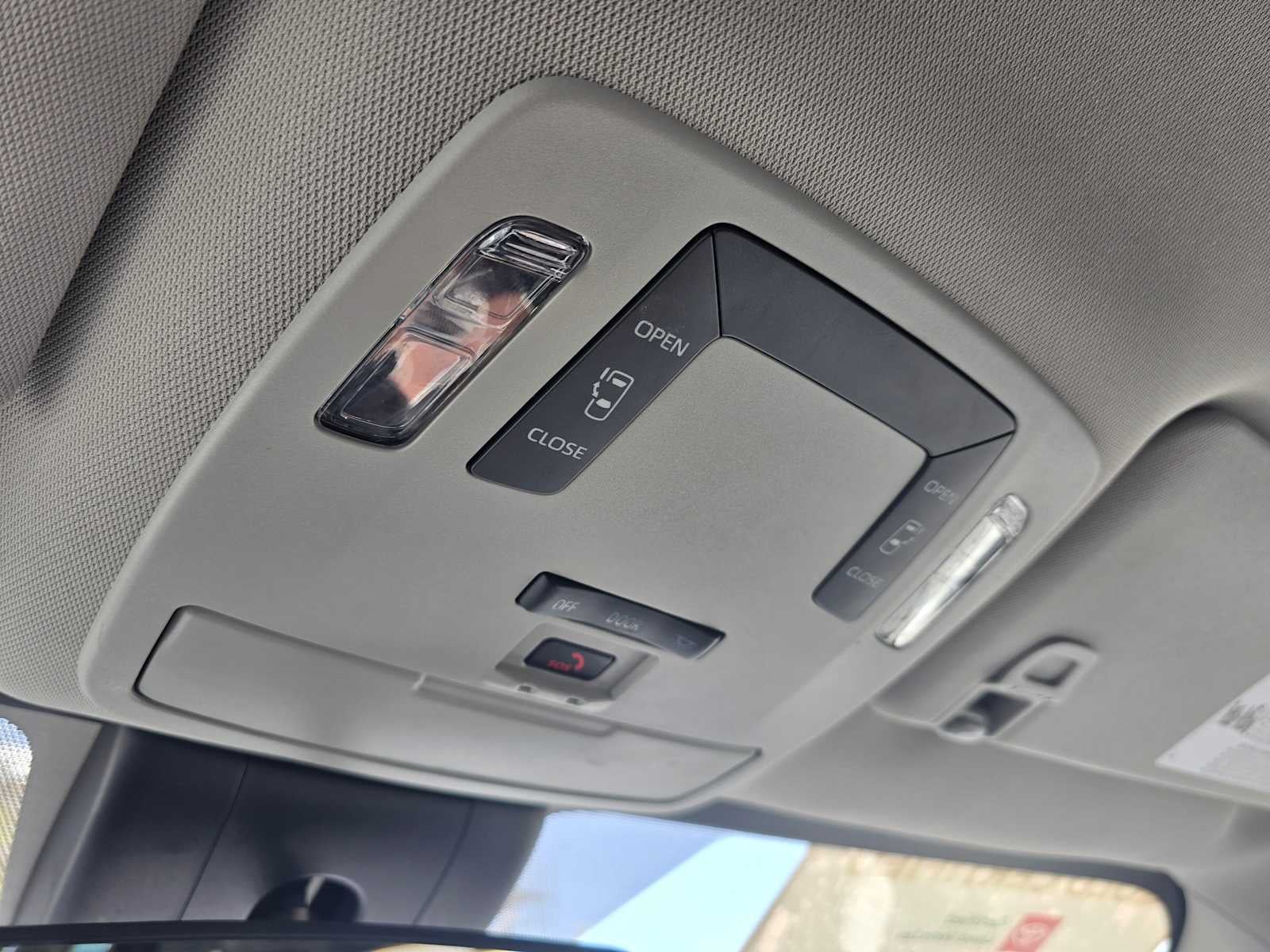 2024 Toyota Sienna LE - Photo 32