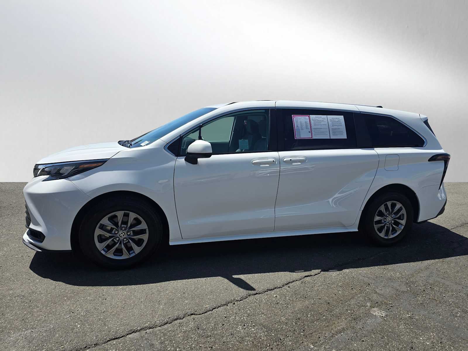 2024 Toyota Sienna LE