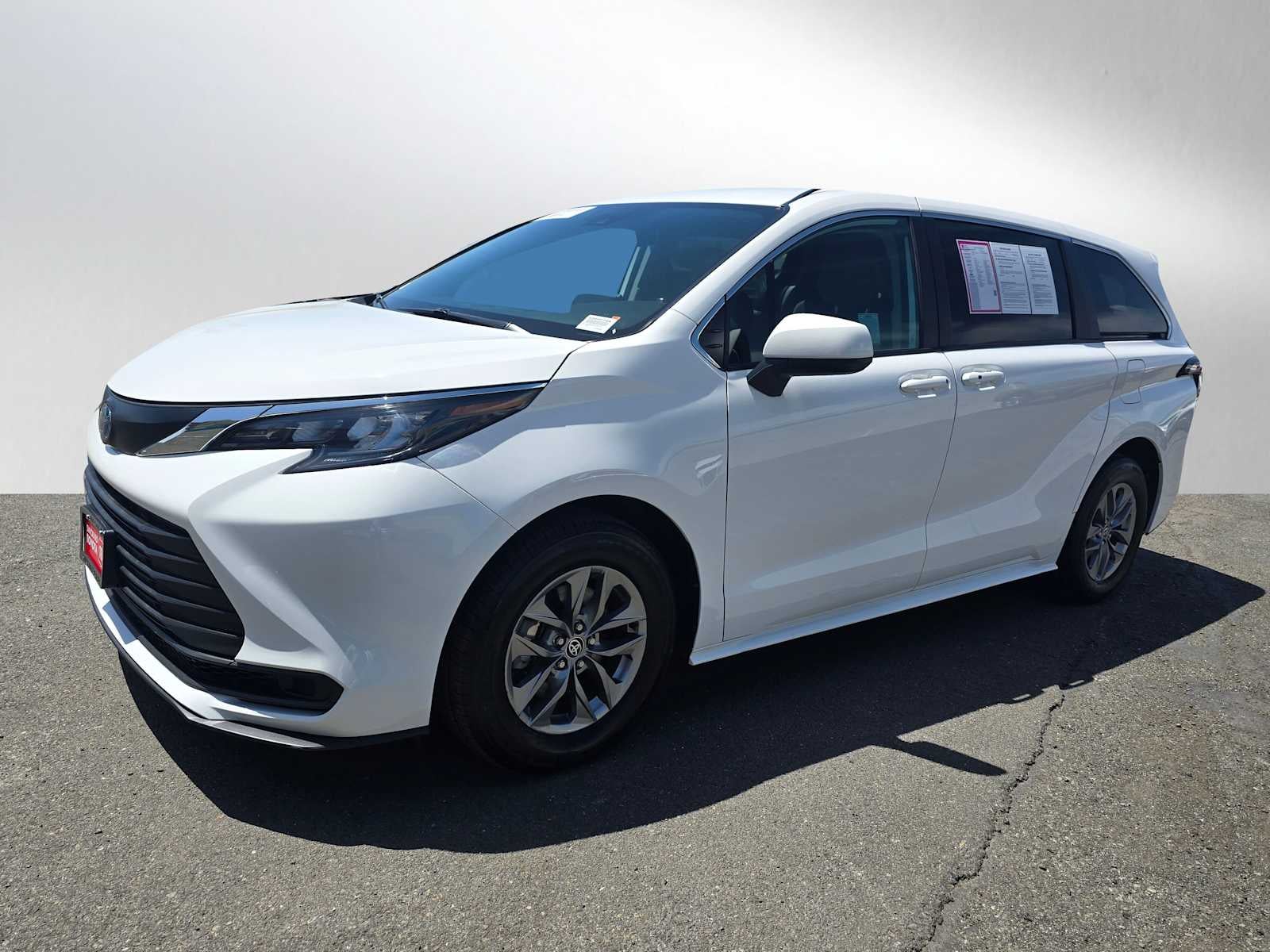 2024 Toyota Sienna LE - Photo 7