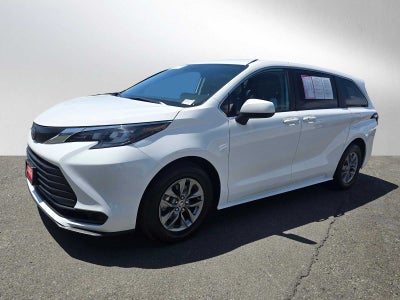 2024 Toyota Sienna LE